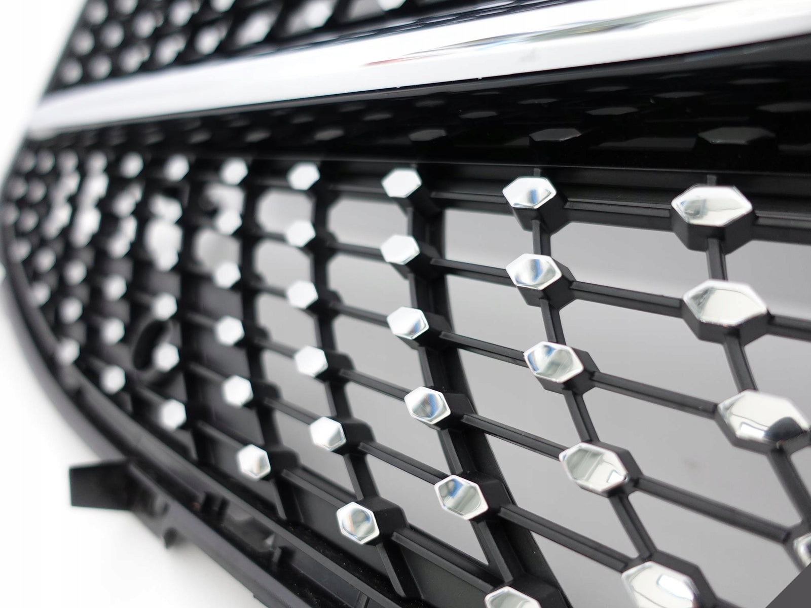Diamond Grille | C118 CLA-Class (19–25)